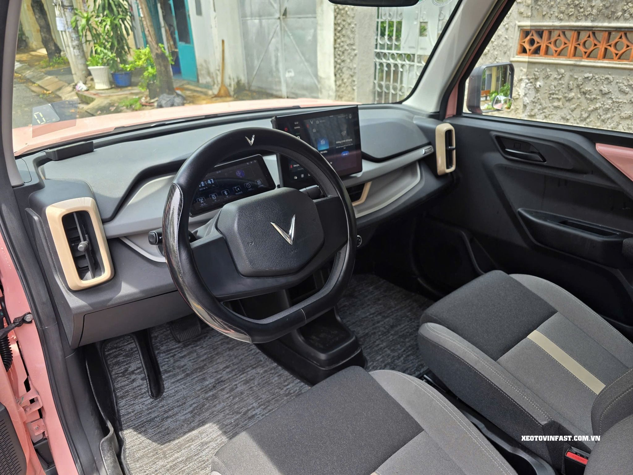 vinfast vf3 màu hồng phấn - 4