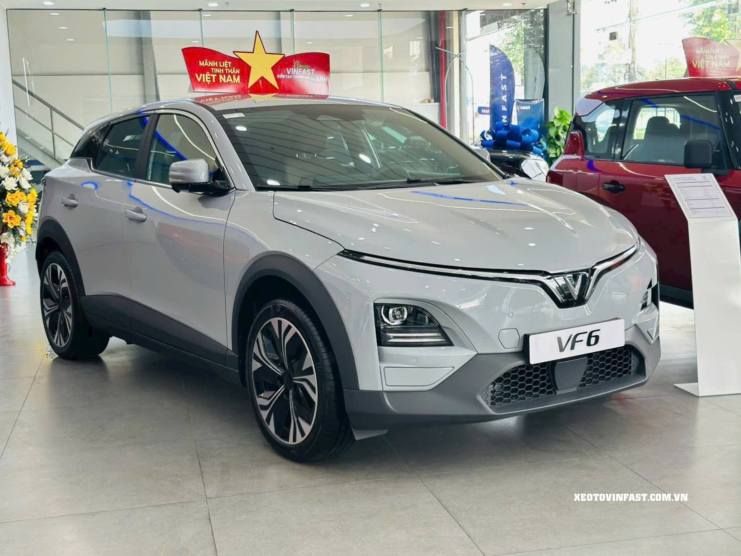 VinFast VF6 màu xám nhạt - 3