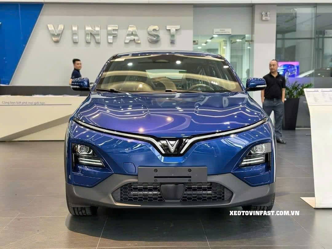 VinFast VF6 màu xanh dương đậm - 1