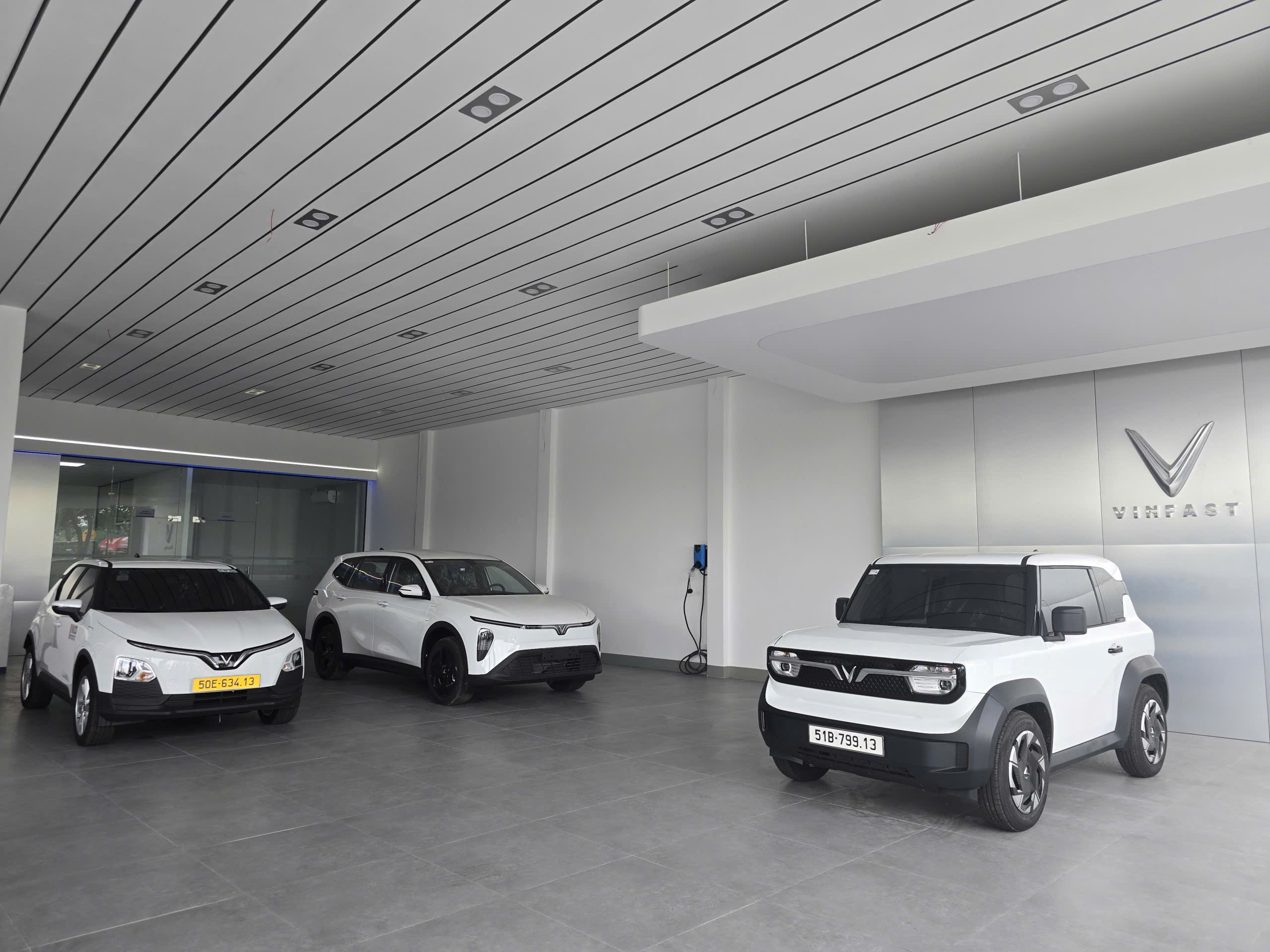 xe chờ giao tại vinfast phạm văn đồng