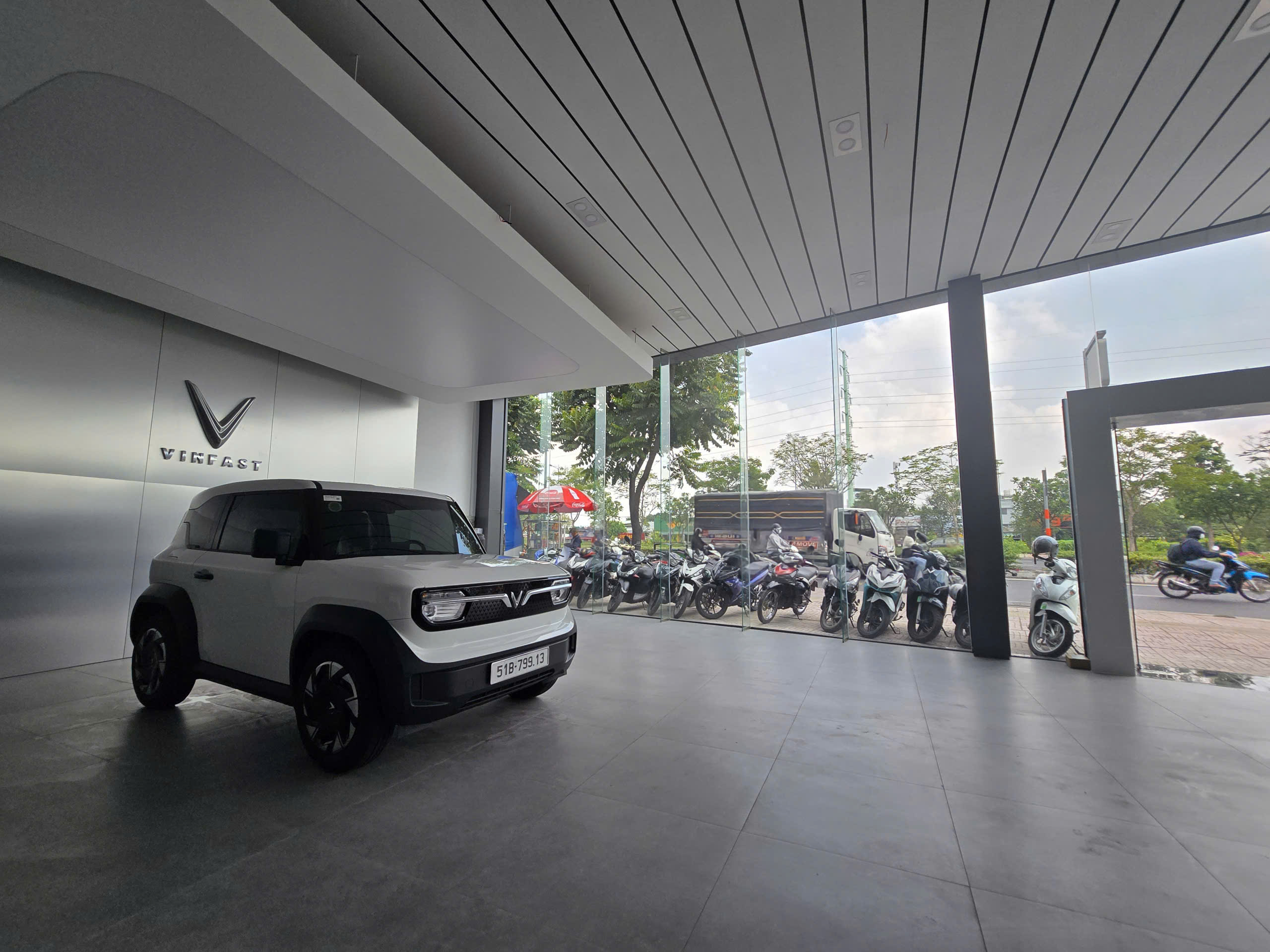 khu vực giao xe tại Vinfast phạm văn đồng